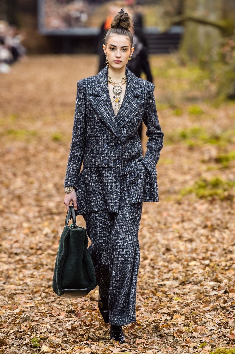 81 Looks From Chanel Fall 2018 PFW Show – Chanel Runway at Paris