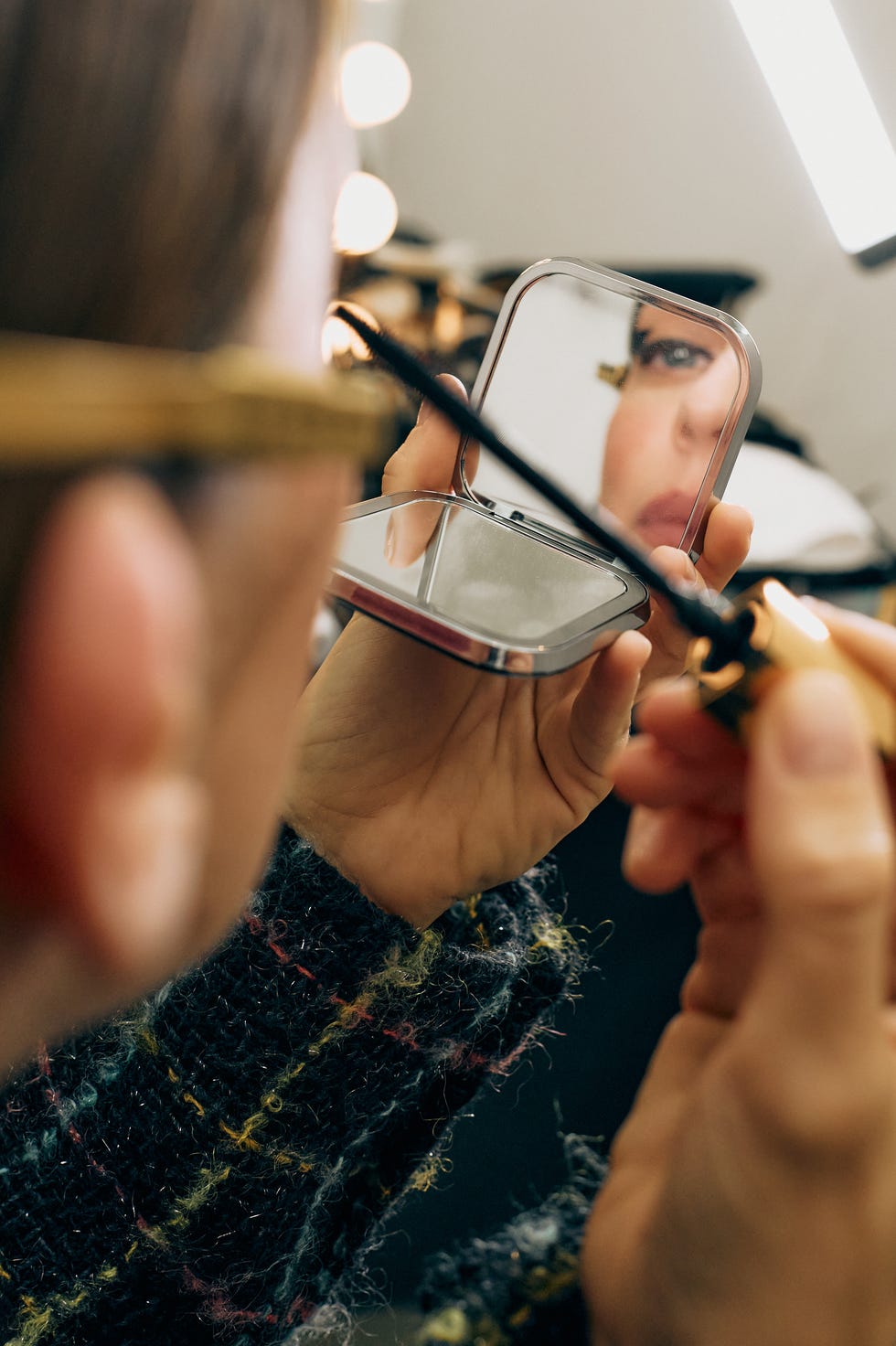 riley keough applying makeup