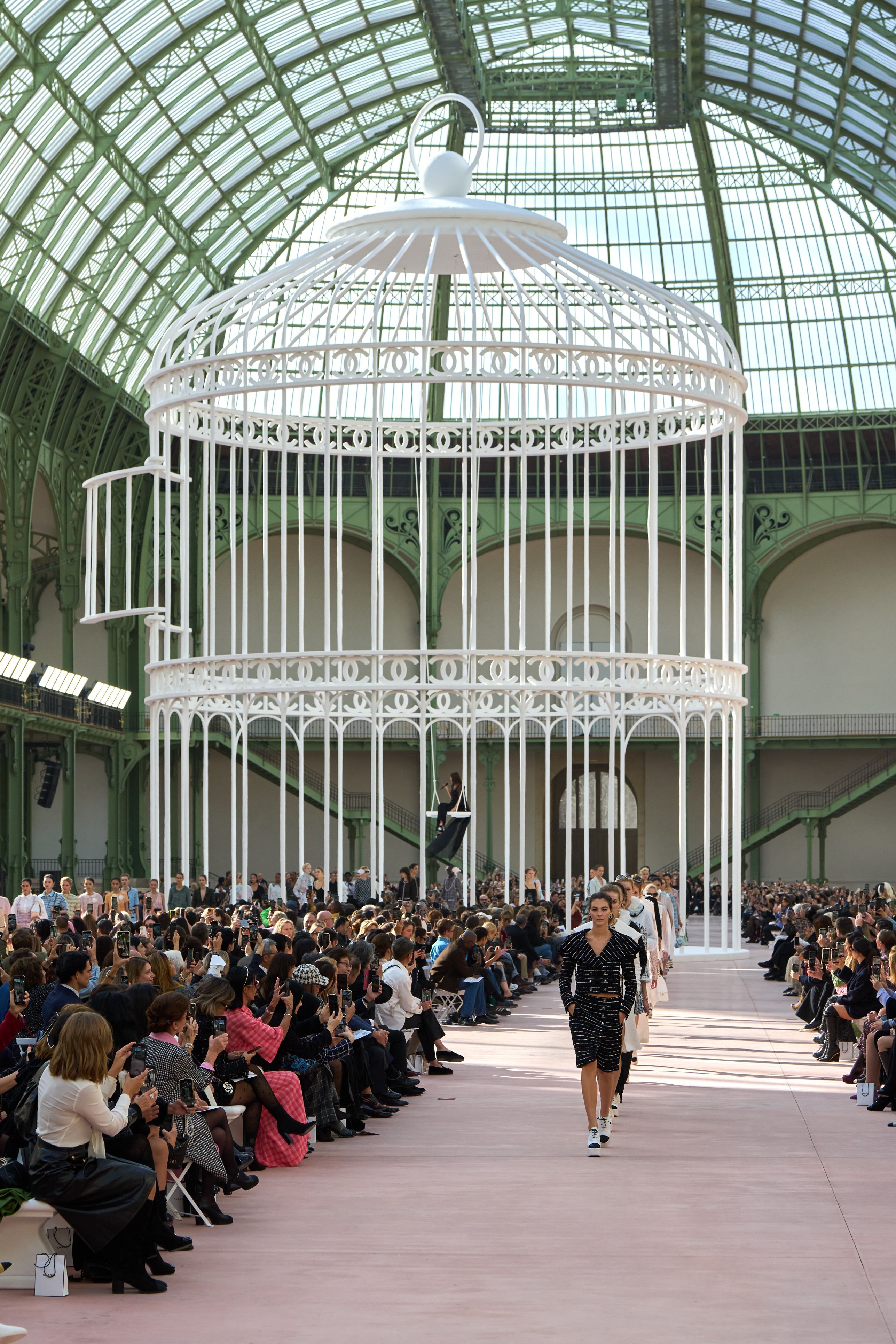 【☆コーデを決める！！25A☆】CHANEL ベルト キルティングにCCチェーンでシャネルらしさ抜群 CHANEL ベルト