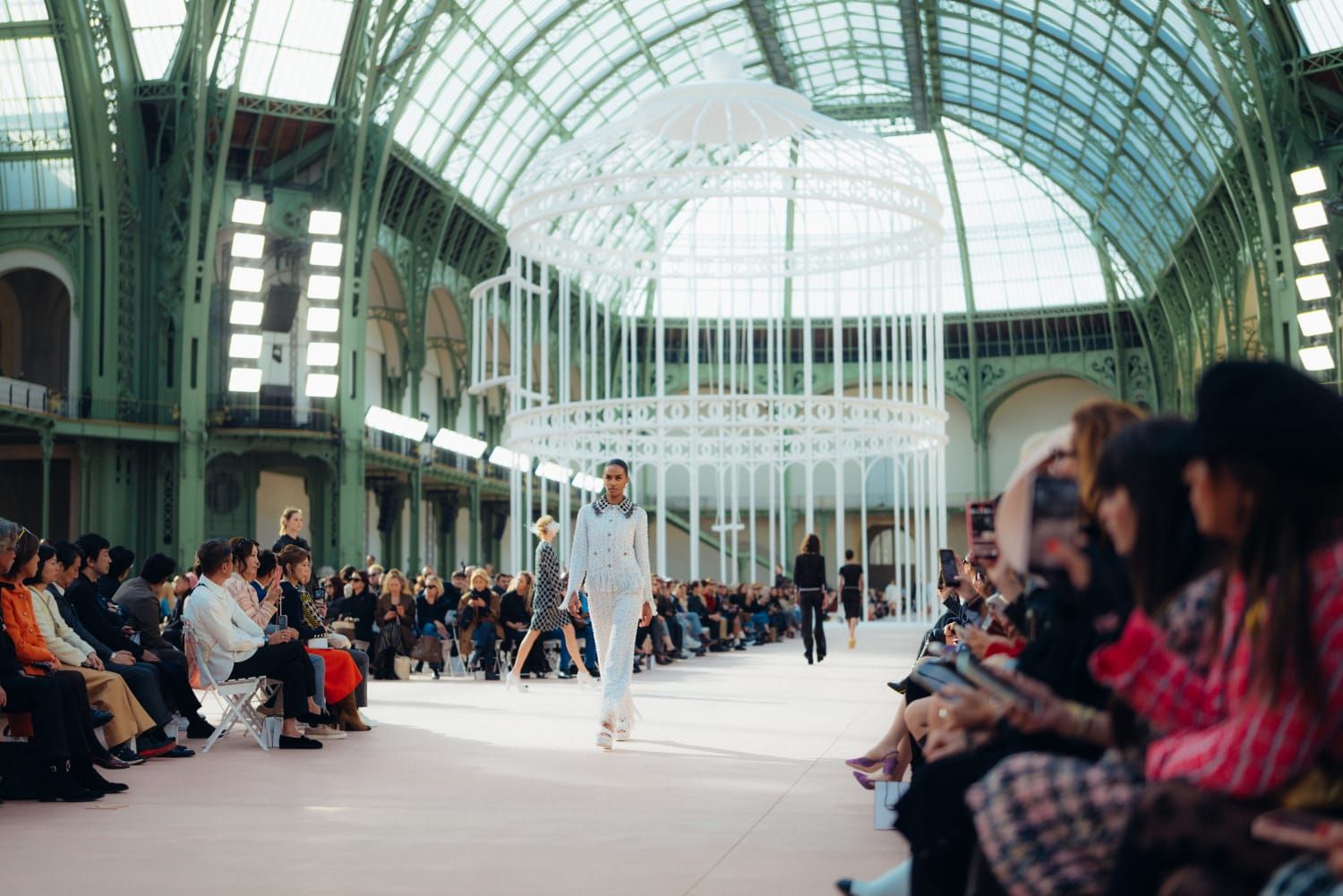 【CHANEL】25A コーデのアクセントに♪シャネル ボウバレッタ シャネル秋冬 2024-25 プレタポルテ - RUNWAY MAGAZINE®オフィシャル