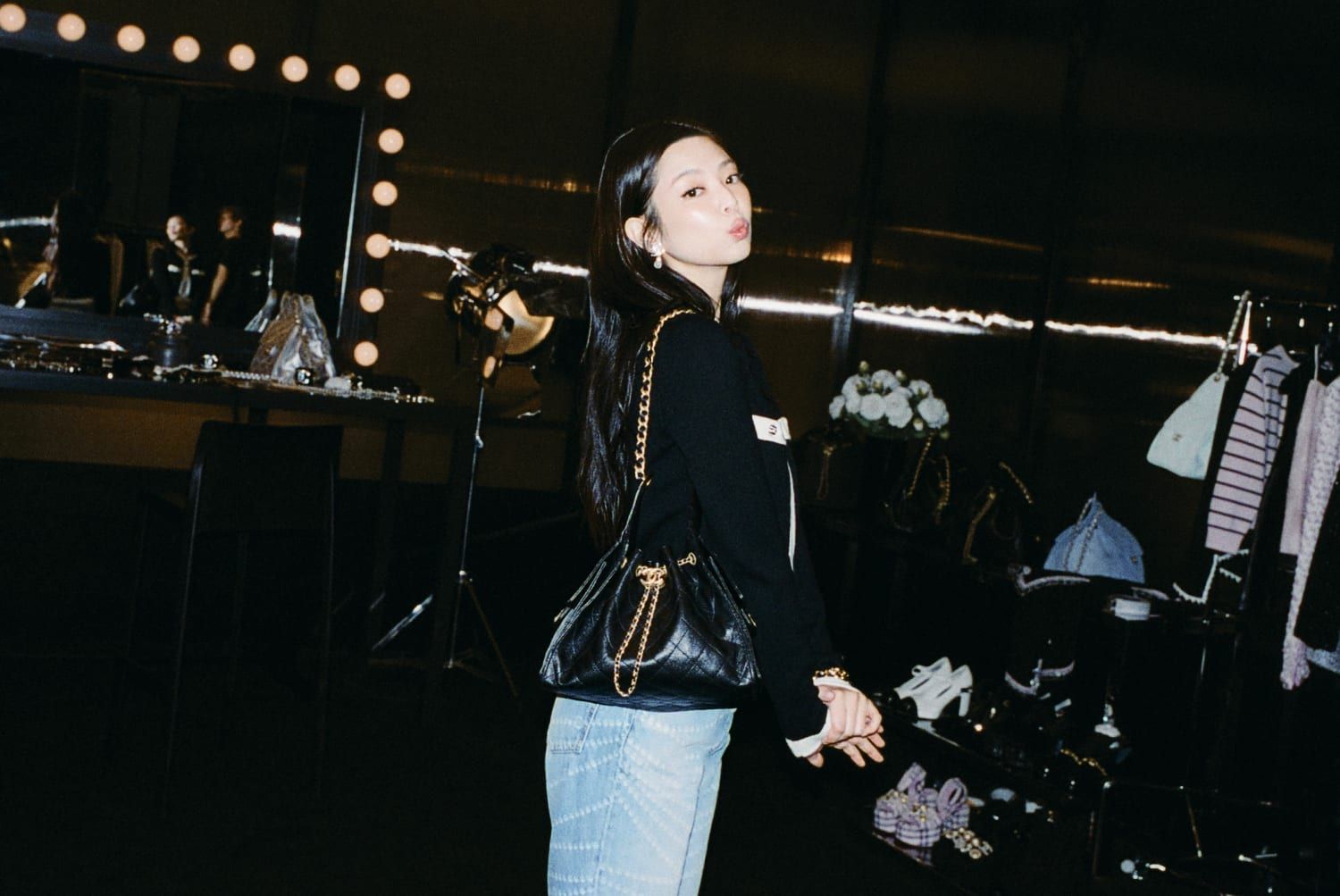自由を体現! BLACKPINK ジェニーがシャネルのバッグ「CHANEL 25 自由を体現! BLACKPINK ジェニーがシャネルのバッグ「CHANEL 25