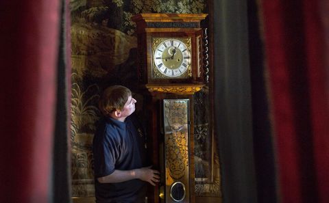 queen elizabeth royal residence clock reset
