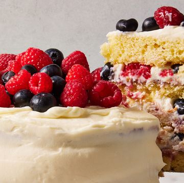 chantilly cake with fresh fruit
