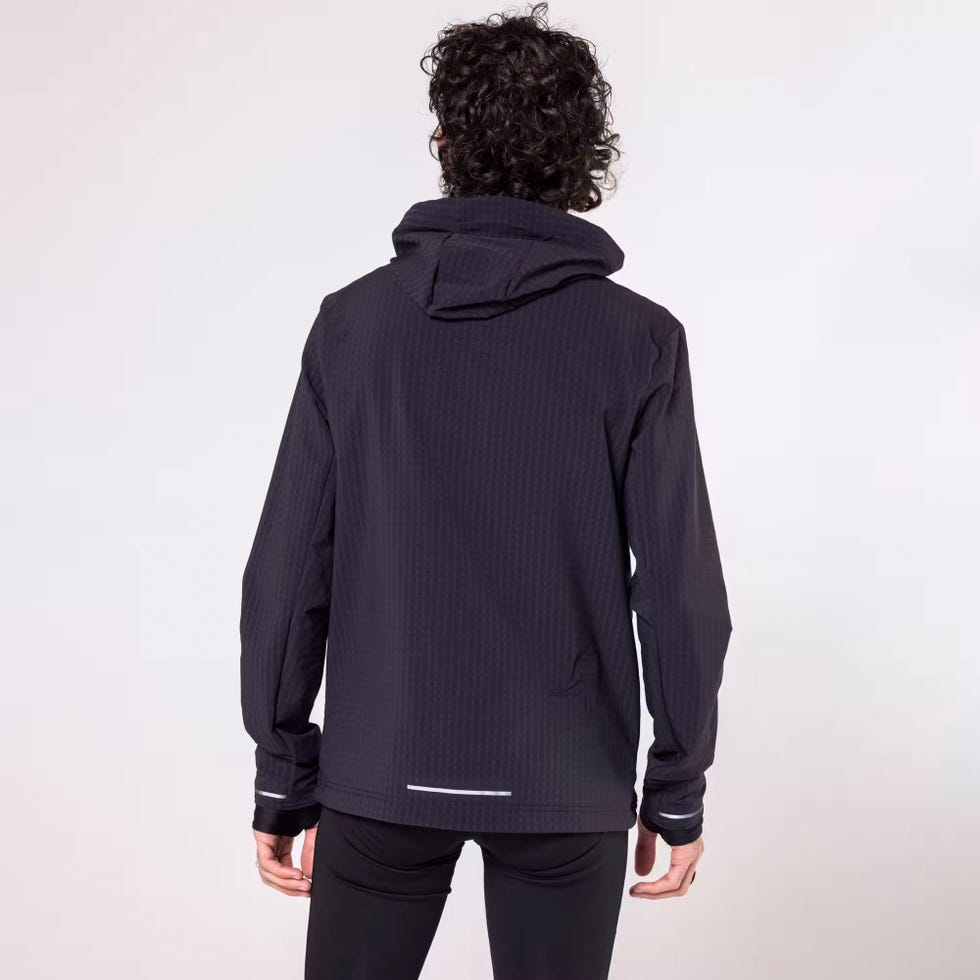 la chaqueta kiprun run 500 warm negro de decathlon