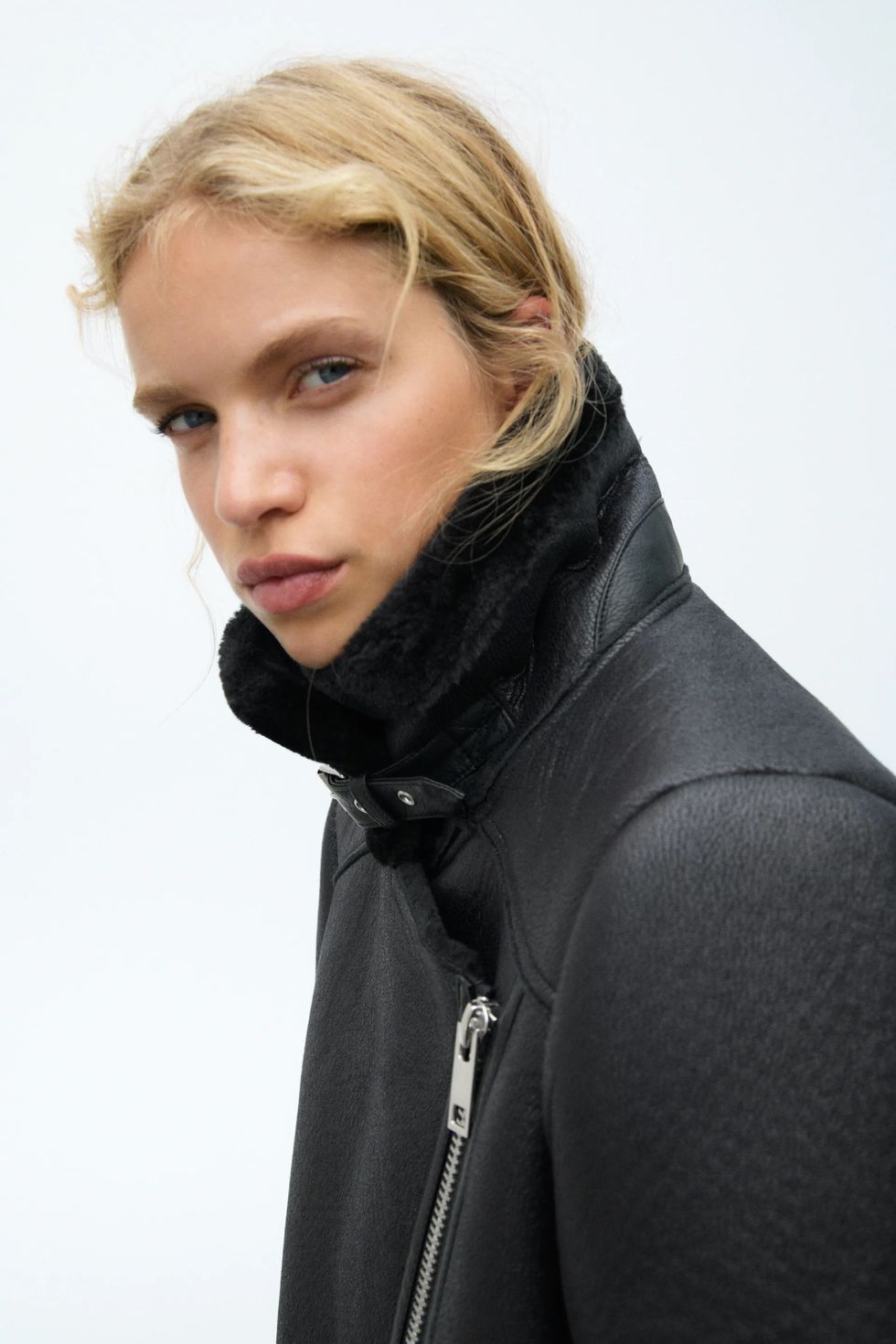 Zara saca su abrigo chaquetón doble faz más vendido de todos los otoños