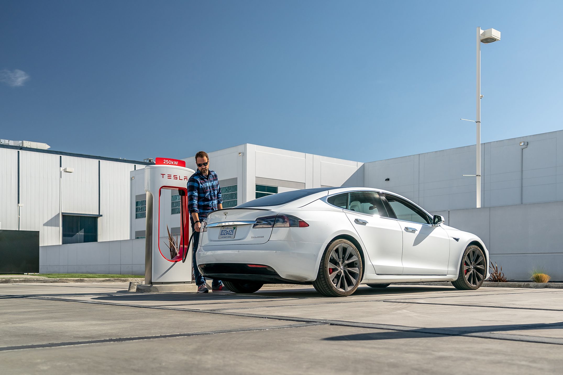 Nos subimos en el Tesla Model 3 2024 y estas son las tres cosas que más nos  han llamado la atención - Autofácil