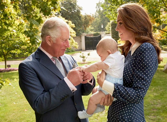 Patrick Louis Vuitton with his Grandsons Hugh and Charles, and Nicole  Foto di attualità - Getty Images