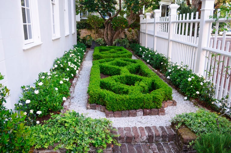 This Charleston Garden by Ben Lenhardt Is Parterre Perfection