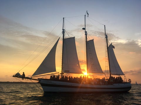 sunset sailing trip in charleston south carolina