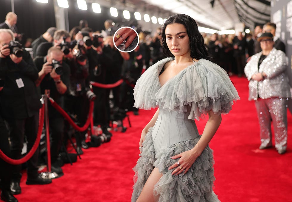 de verlovingsring van Charli XCX