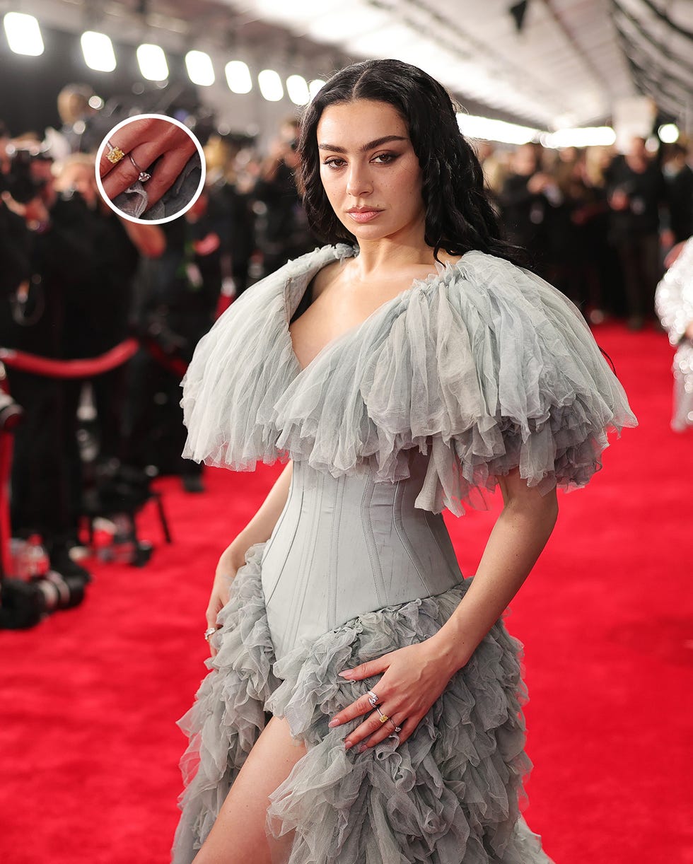 de verlovingsring van Charli XCX