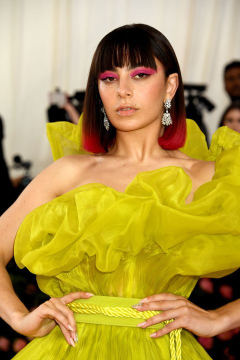 Best Celebrity Lob and Bob Haircuts - Charli XCX Hair Style