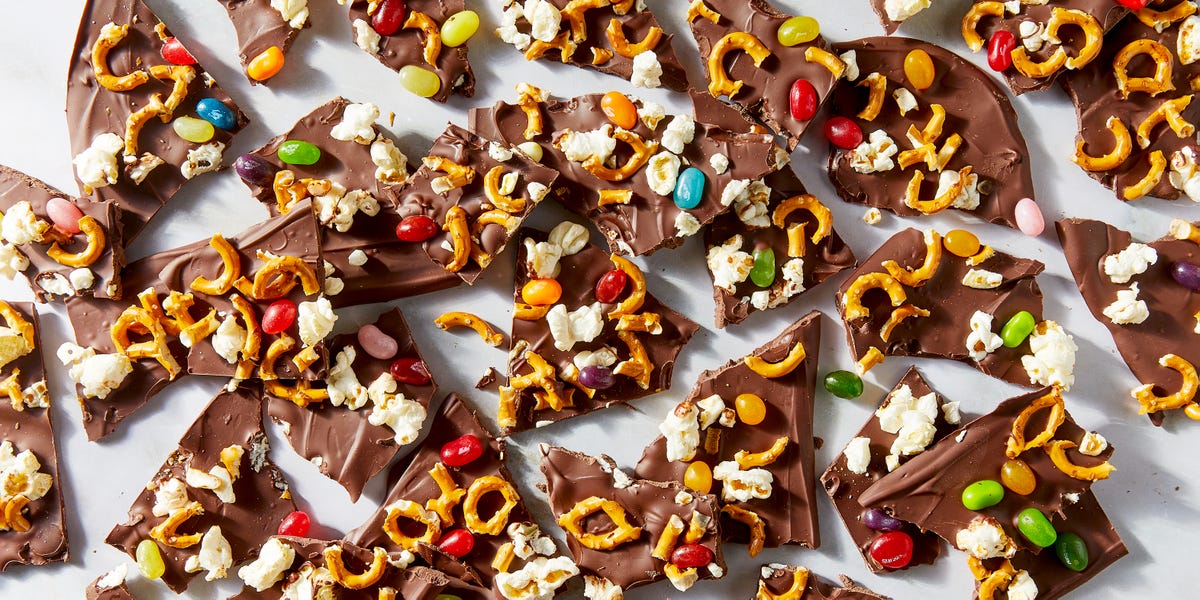 preview for If You Plan On Watching A Charlie Brown Thanksgiving, You Gotta Make This Chocolate Bark