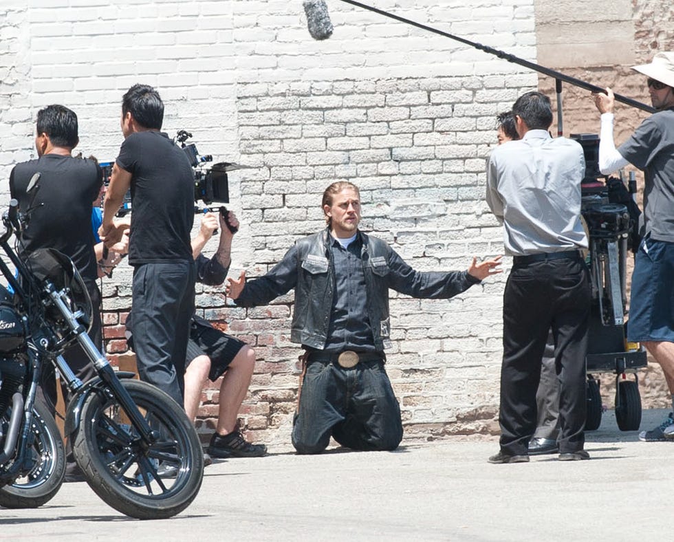 charlie-hunnam-is-seen-filming-sons-of-anarchy-on-july-17-news-photo-1720031625.jpg?crop=0.881xw:0.851xh;0,0.149xh&resize=980:*