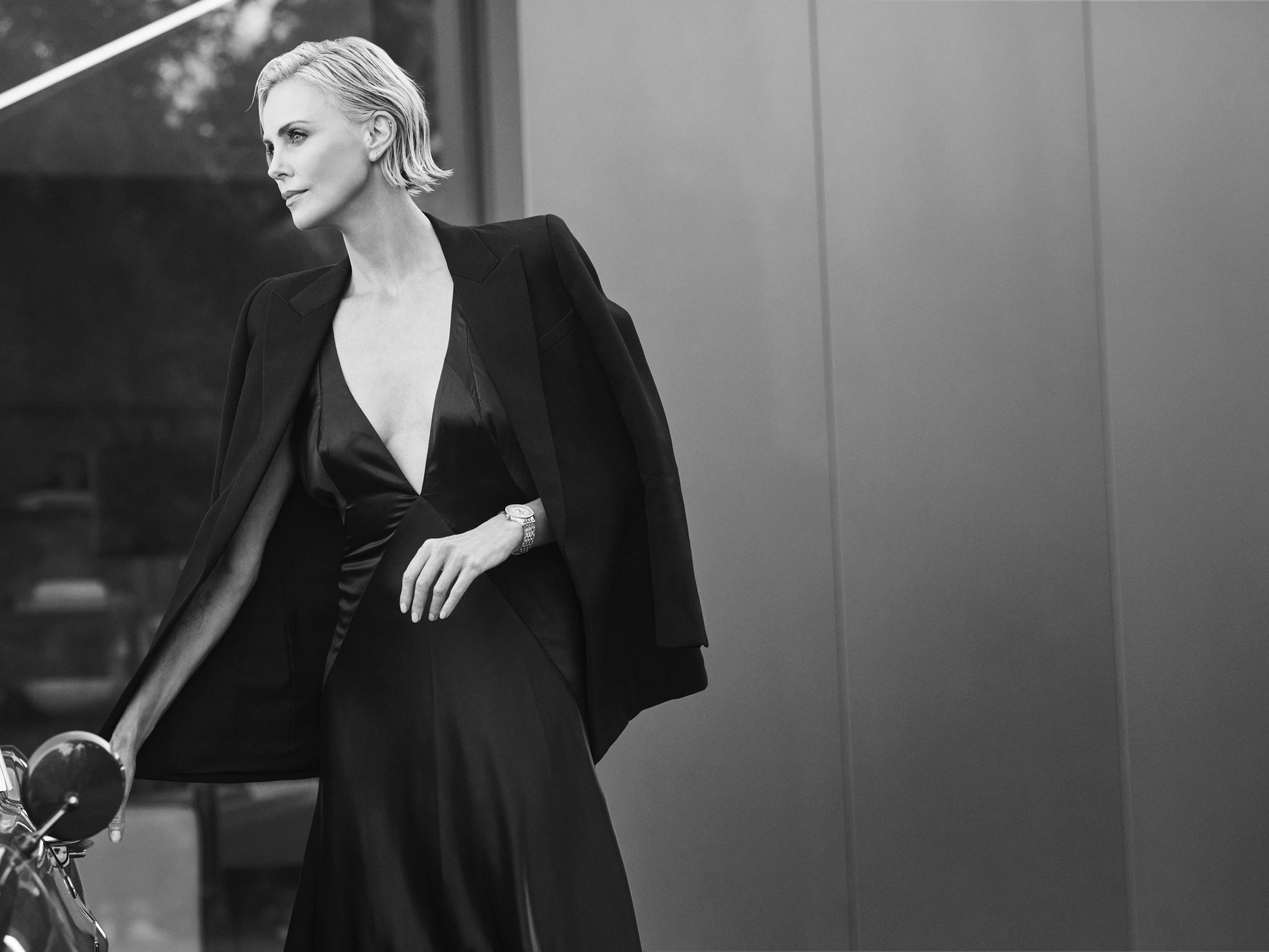 Jennifer Lawrence's LOEWE Tote Epitomizes Quiet Luxury