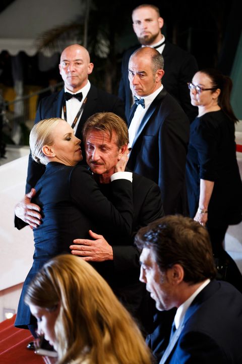Charlize Theron, Sean Penn, awkward hug, red carpet Cannes