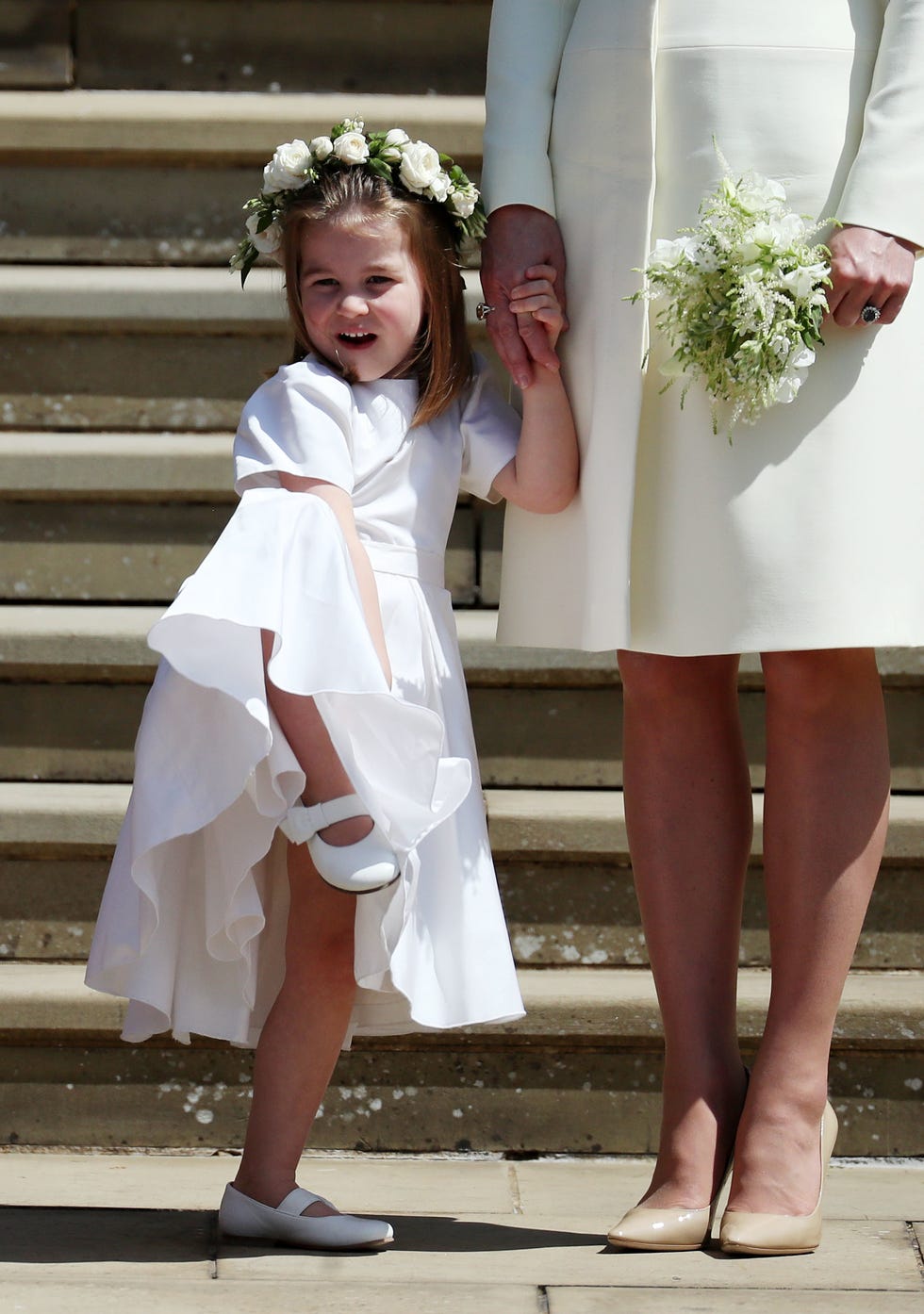 Clothing, Shoe, Dress, Petal, White, Bouquet, Hair accessory, Baby & toddler clothing, Cut flowers, Headpiece, 