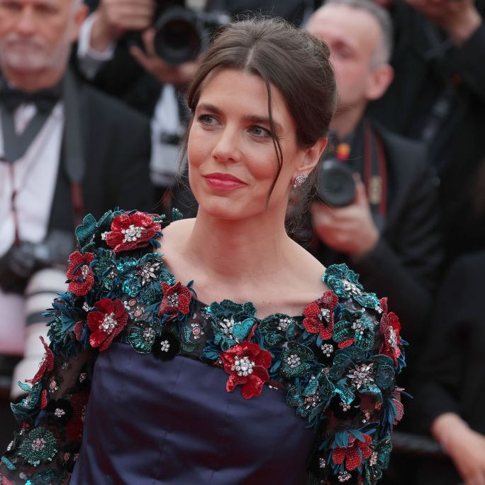 Carlota Casiraghi arrasa en Cannes con el vestido de flores más bonito de  Chanel