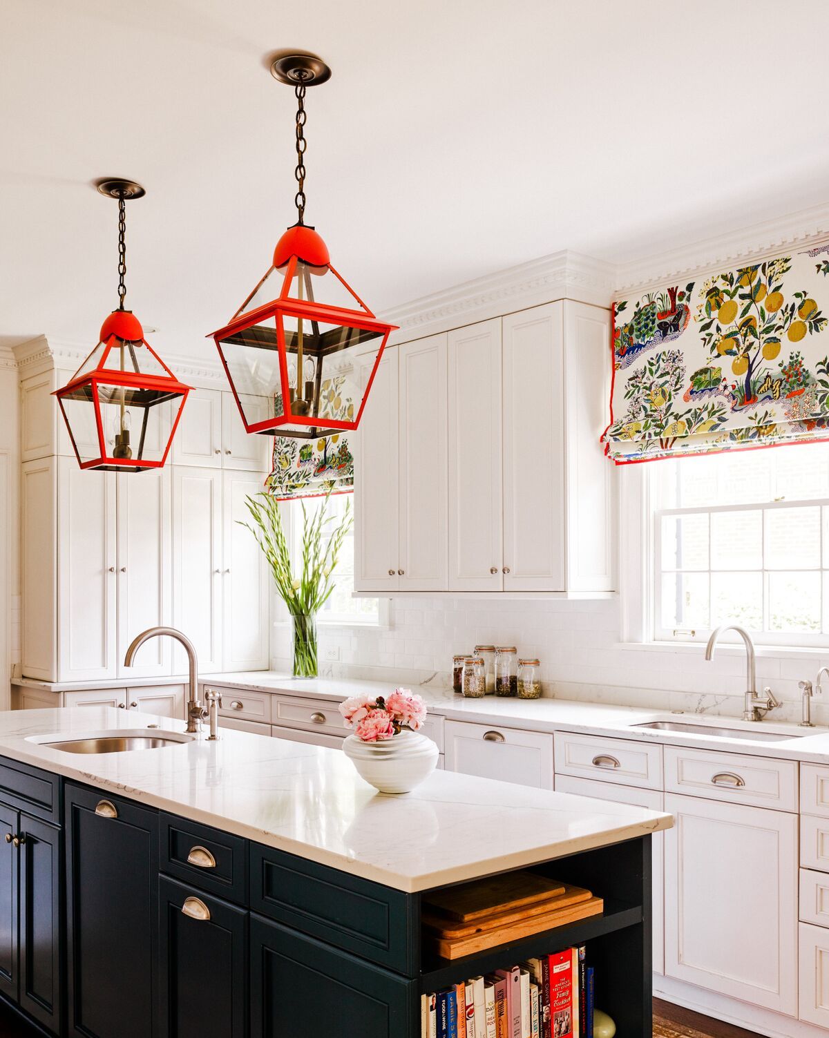 Sassy, red and white gingham trim kitchen  Red country kitchens, Red and  white kitchen, Kitchen decor themes