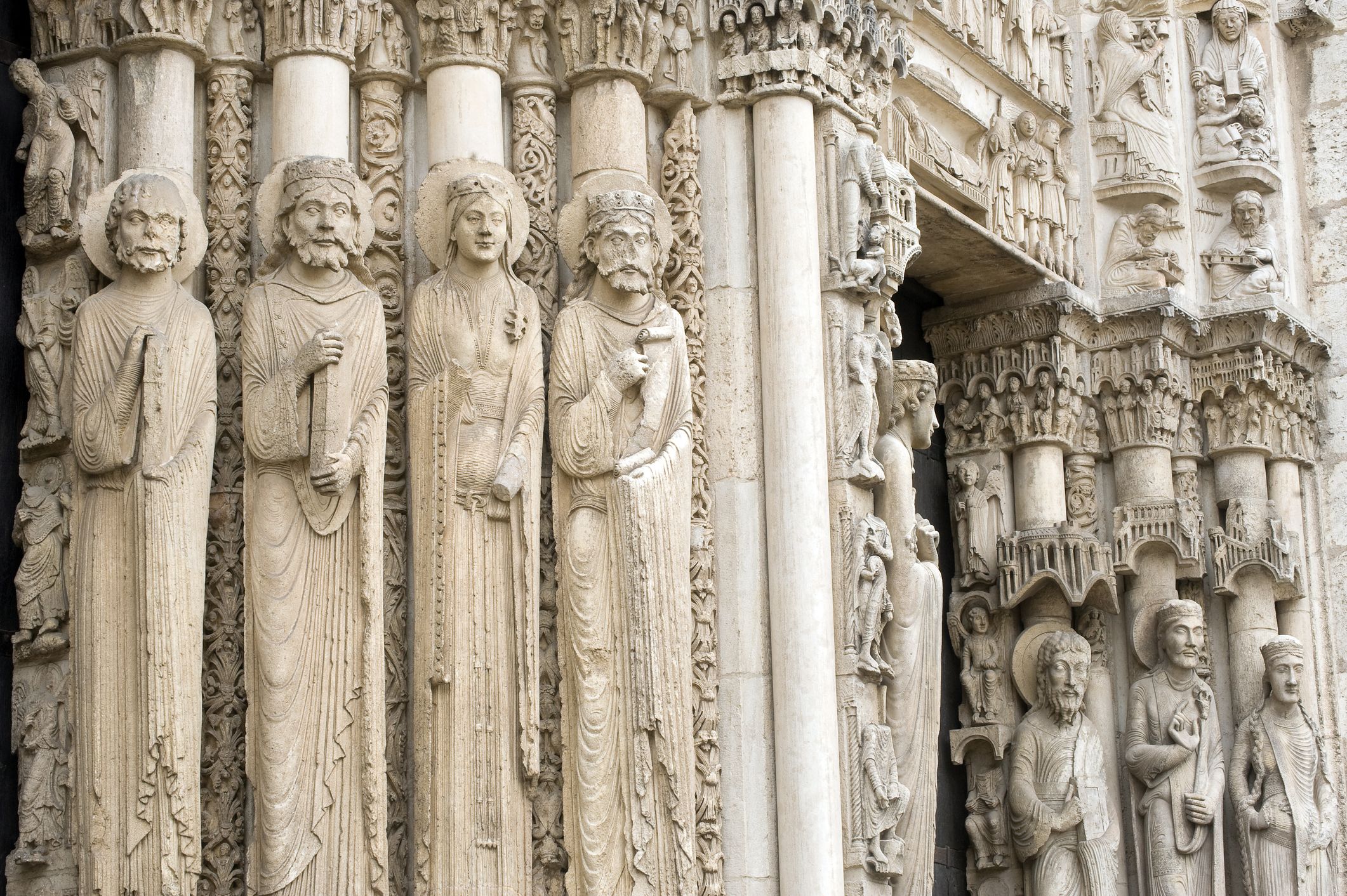 Manara a tentoni nell'abbazia di Eco – Before Chartres