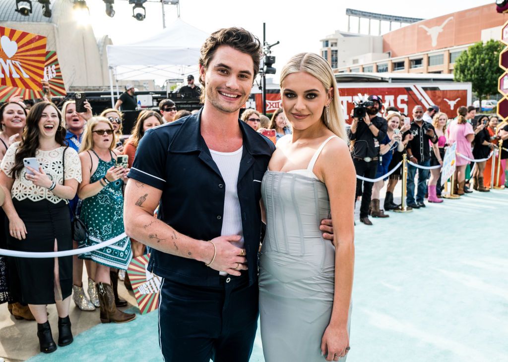 who was kelsea ballerini dating before chase