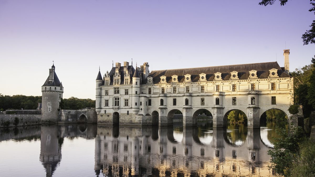 Medieval looks reign at Chanel's fashion show from a chateau in the Loire  Valley
