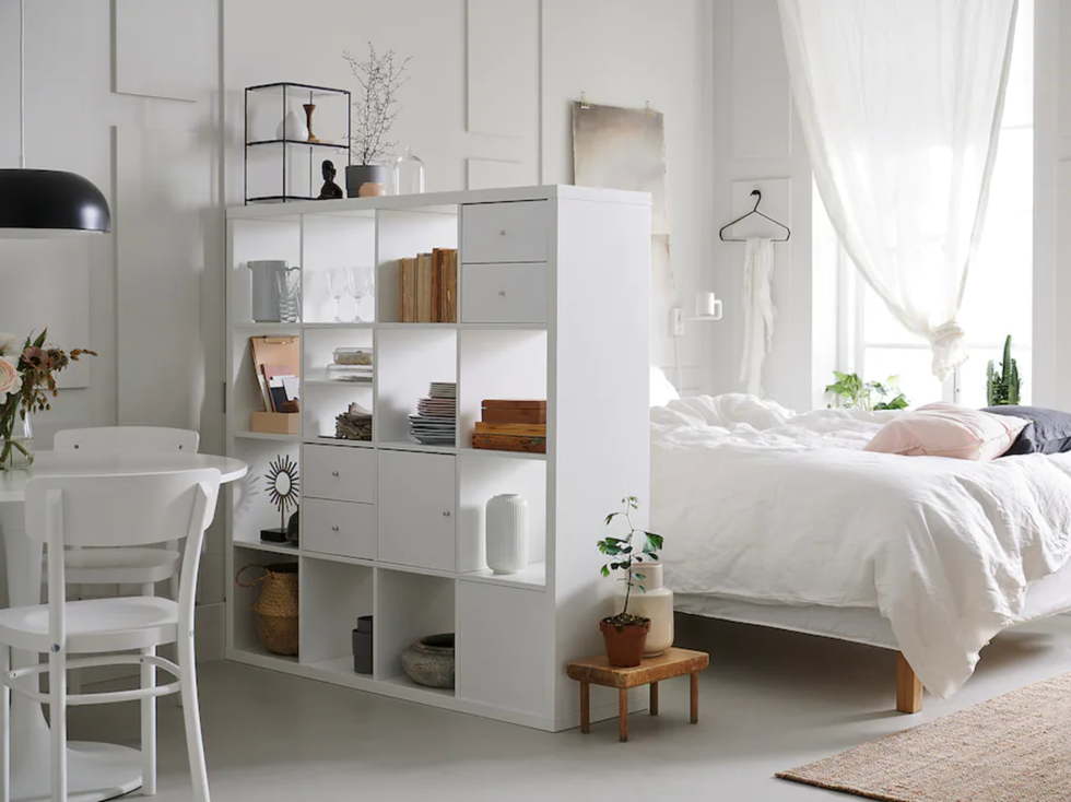 https://hips.hearstapps.com/hmg-prod/images/cheap-bookshelves-ikea-2-1642017908.png?crop=0.600xw:1.00xh;0.153xw,0&resize=980:*