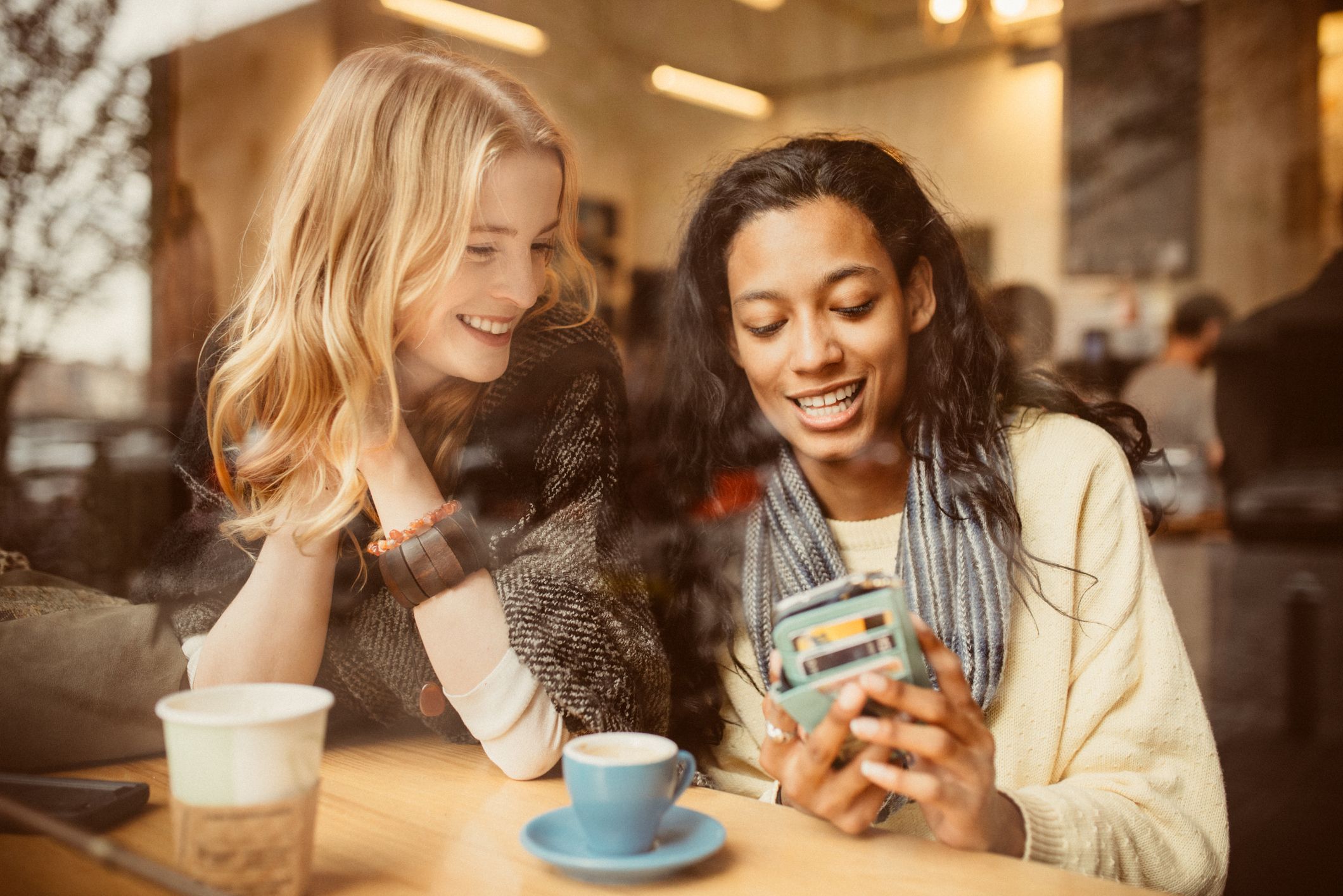12 Best Friendship Apps to Meet New and Make Friends