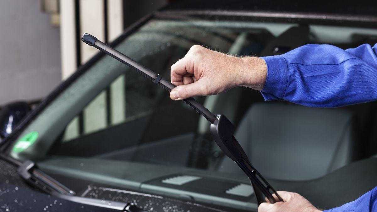 How to Decide on Windshield Wipers & Wiper Fluid