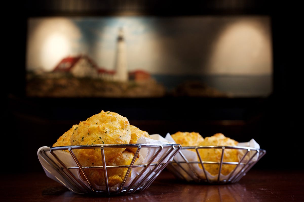 Review: Red Lobster Cheddar Bay Biscuit Mix - The Green Eyed Lady Blog