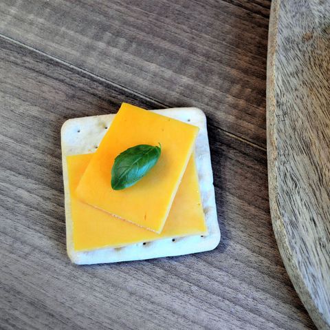 cheddar cheese and crackers