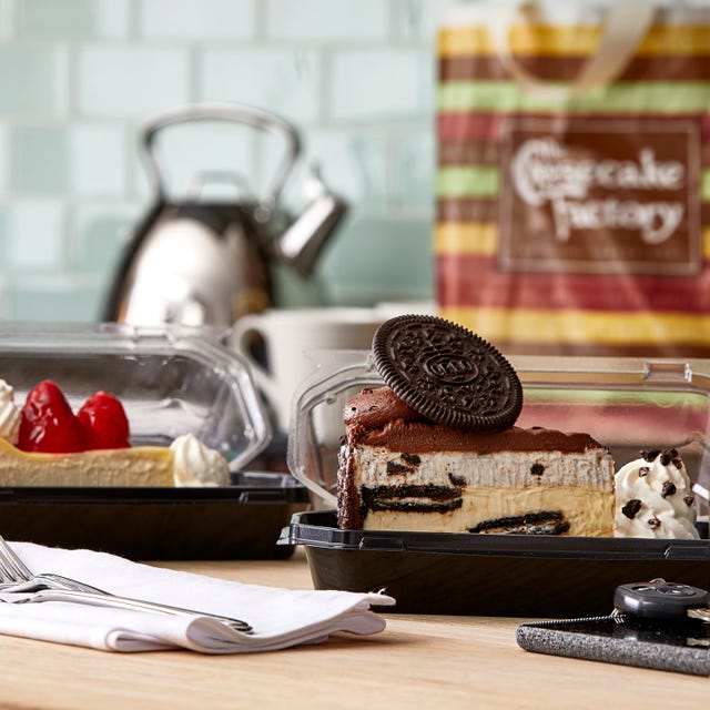 Oreo, Food, Snack, Cookie, Cookies and crackers, Dessert, Chocolate cake, Finger food, Baked goods, Cuisine, 