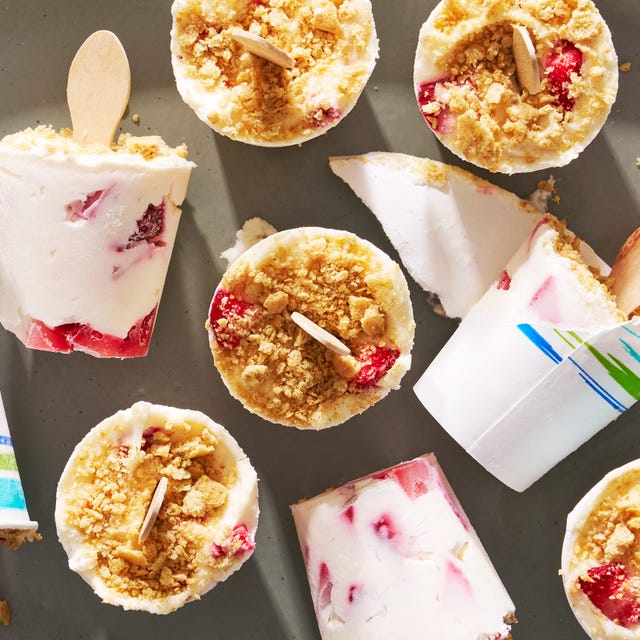 Cheesecake Pops cheesecake pops with a strawberry swirl and crumble topping