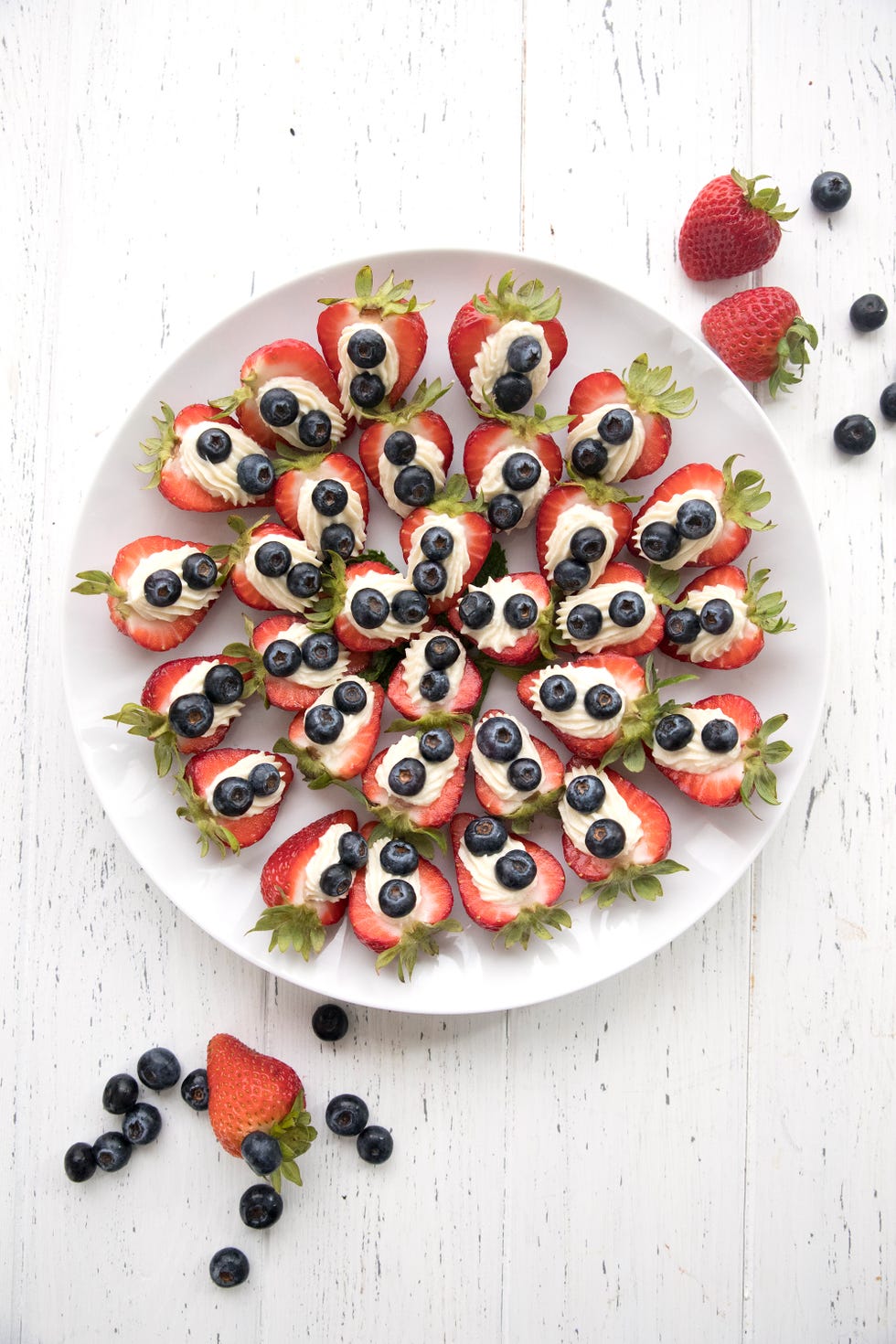 Healthy Sugar-Free Desserts - Cheesecake Stuffed Strawberries