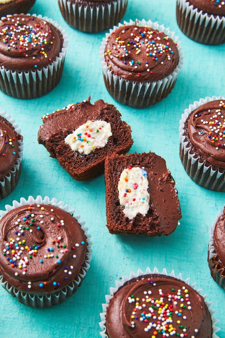 Philadelphia Eagles themed cupcakes! #HappyBirthday  Recipe for mom,  Themed cupcakes, Cooking and baking