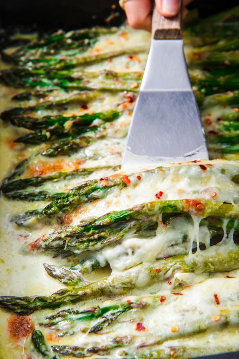 cheesy baked asparagus