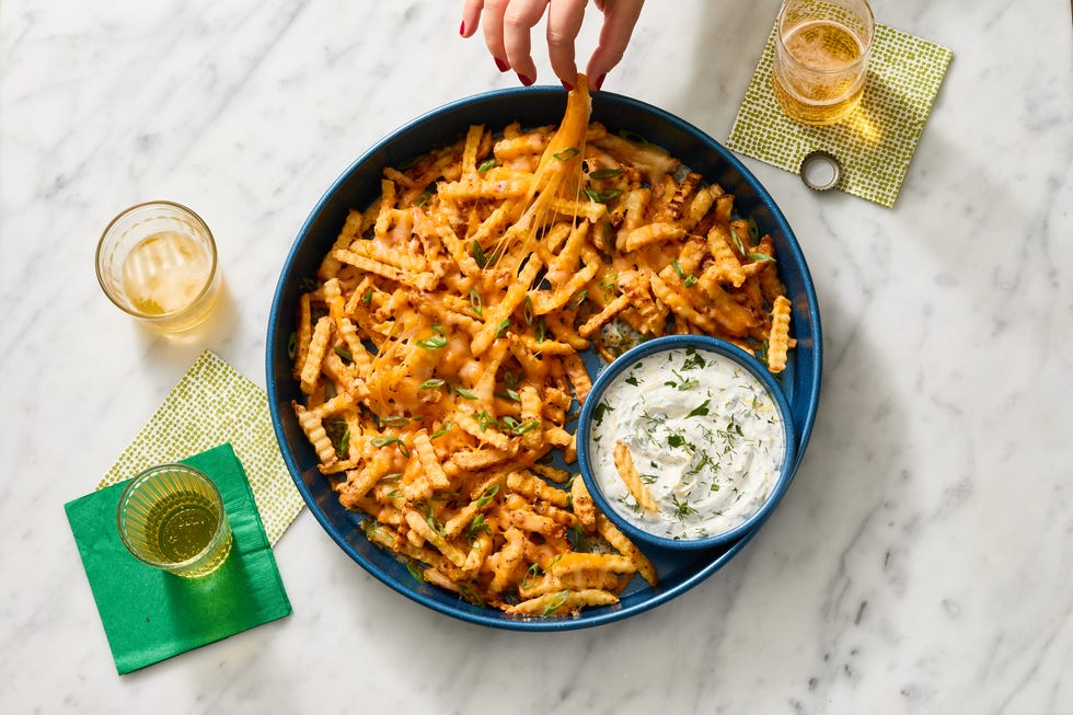 cheesy fries with ranch dipping sauce
