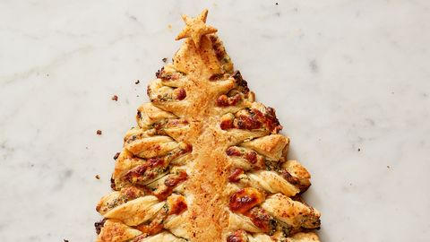 preview for Add This Cheesy Spinach Dip Christmas Tree To Your Holiday Menu STAT!