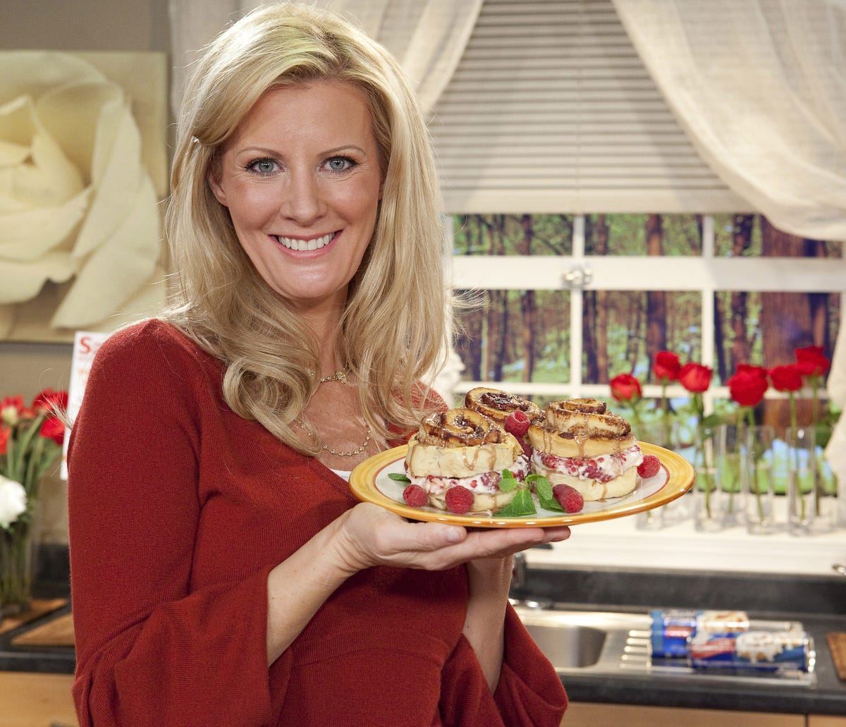 Food Network Star Sandra Lee Buys Her Dream Home After Breaking Up With  Andrew Cuomo