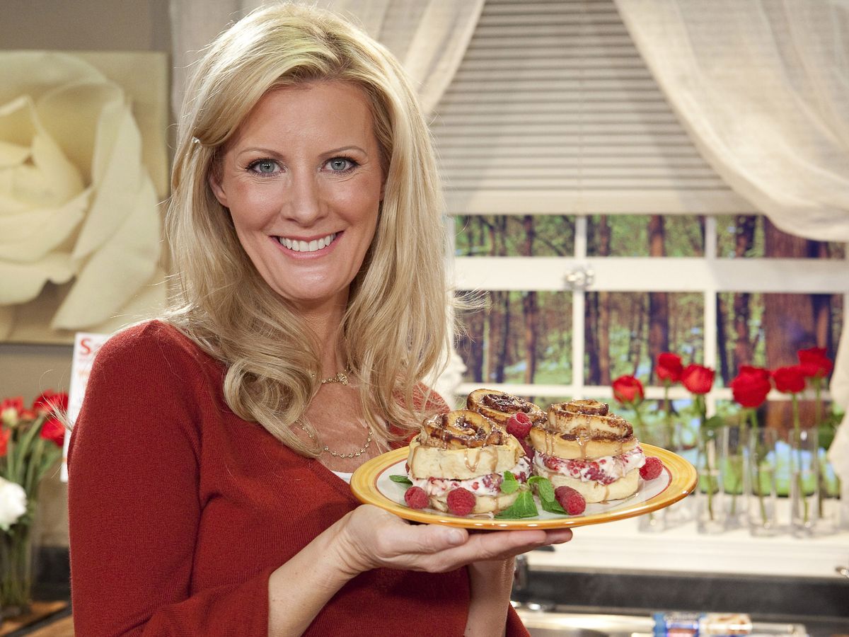Food Network Star Sandra Lee Buys Her Dream Home After Breaking Up With  Andrew Cuomo