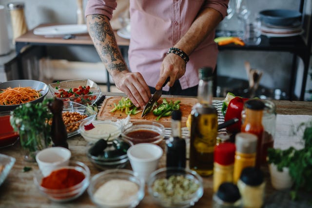 chef cutting paprika