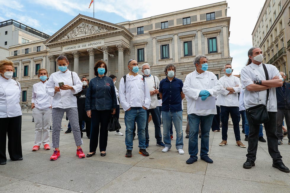 chefs protestan frente al congreso de los diputados