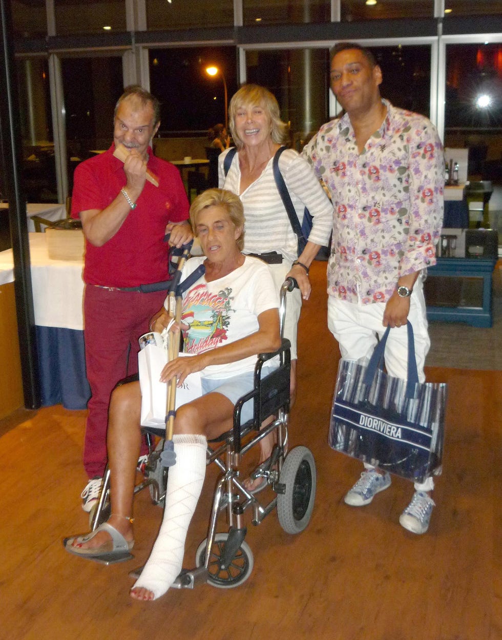 Chelo García Cortés con su pareja, Marta, y sus amigos Jesús Mariñas y Elio Valderrama
