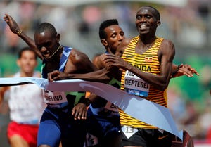 joshua cheptegei compite en el prefontaine classic