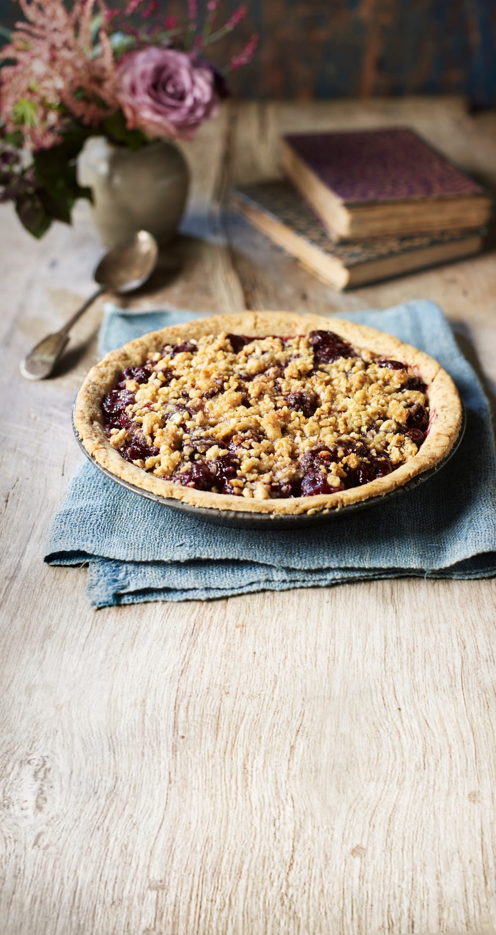 cherry crumble pie