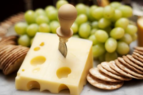 chesse, crackers and grapes