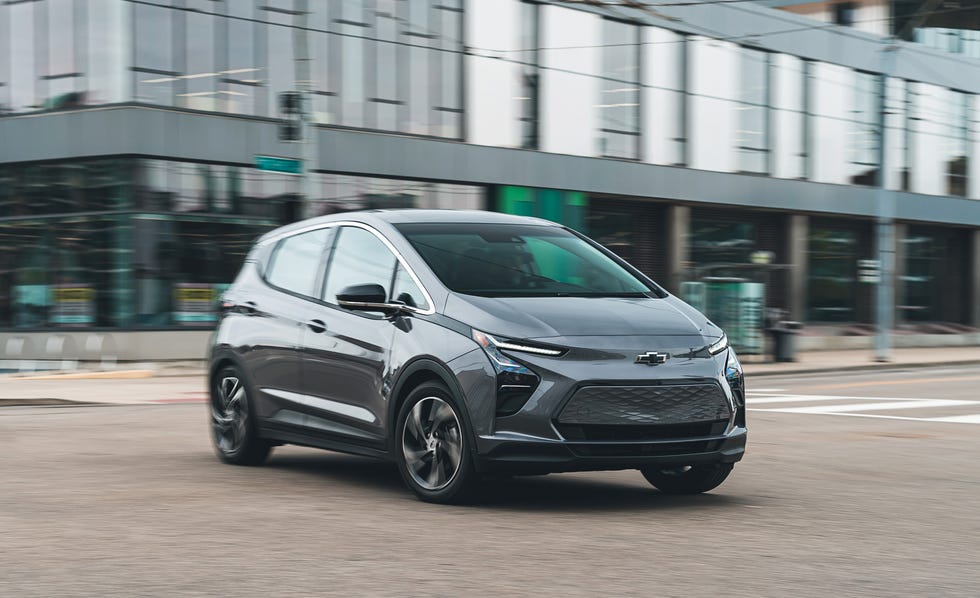 chevrolet bolt ev volkswagen jetta sport comparo