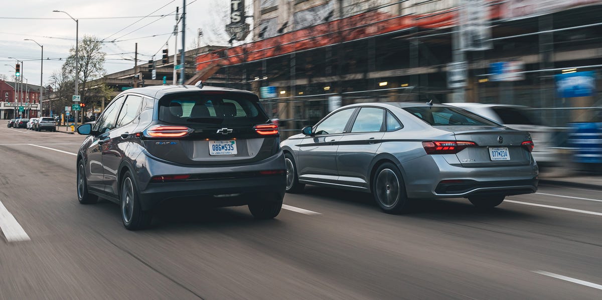 2023 Chevrolet Bolt EV vs. 2023 Volkswagen Jetta Sport Photos