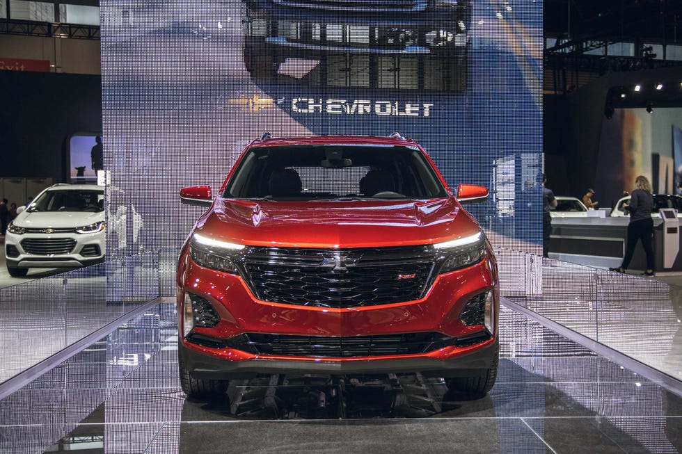 View Photos of 2021 Chevrolet Equinox