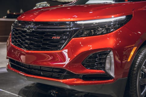 View Photos of 2021 Chevrolet Equinox